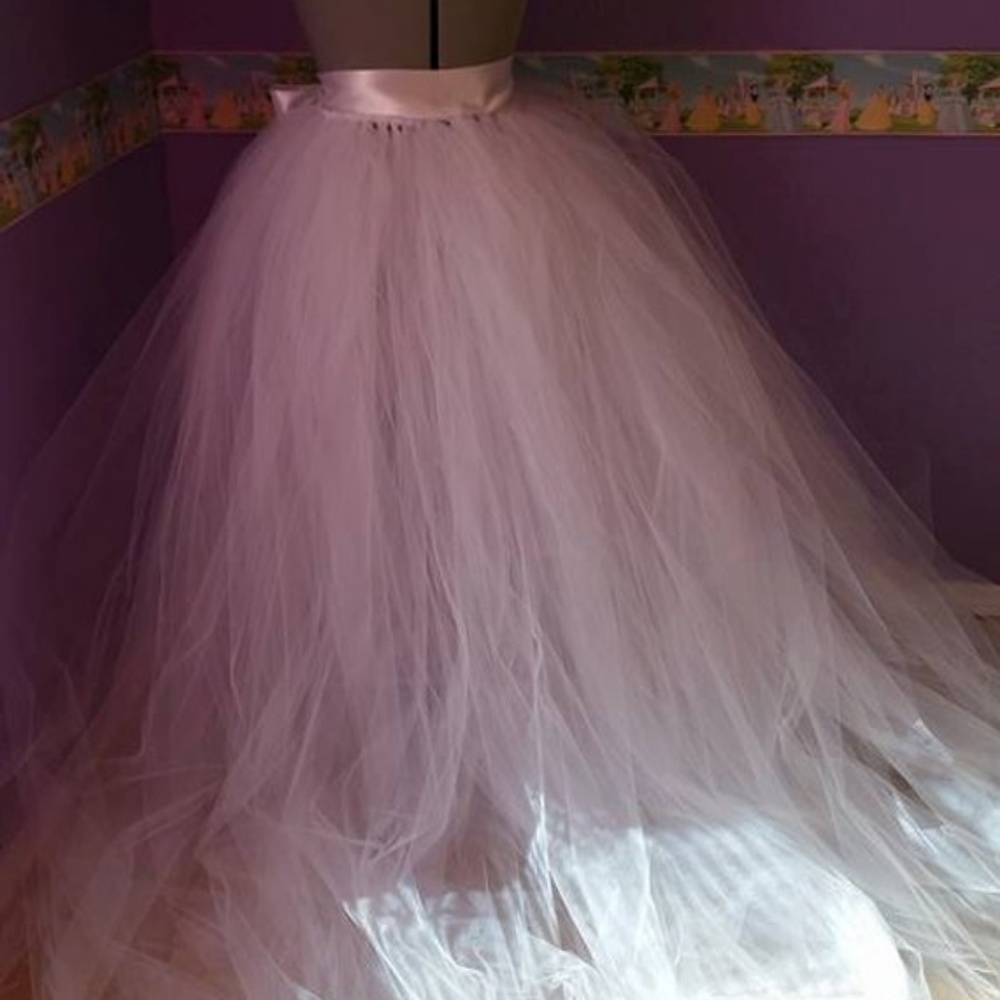 5 Foot Long Detachable Wedding Train - Picture 4 of 6